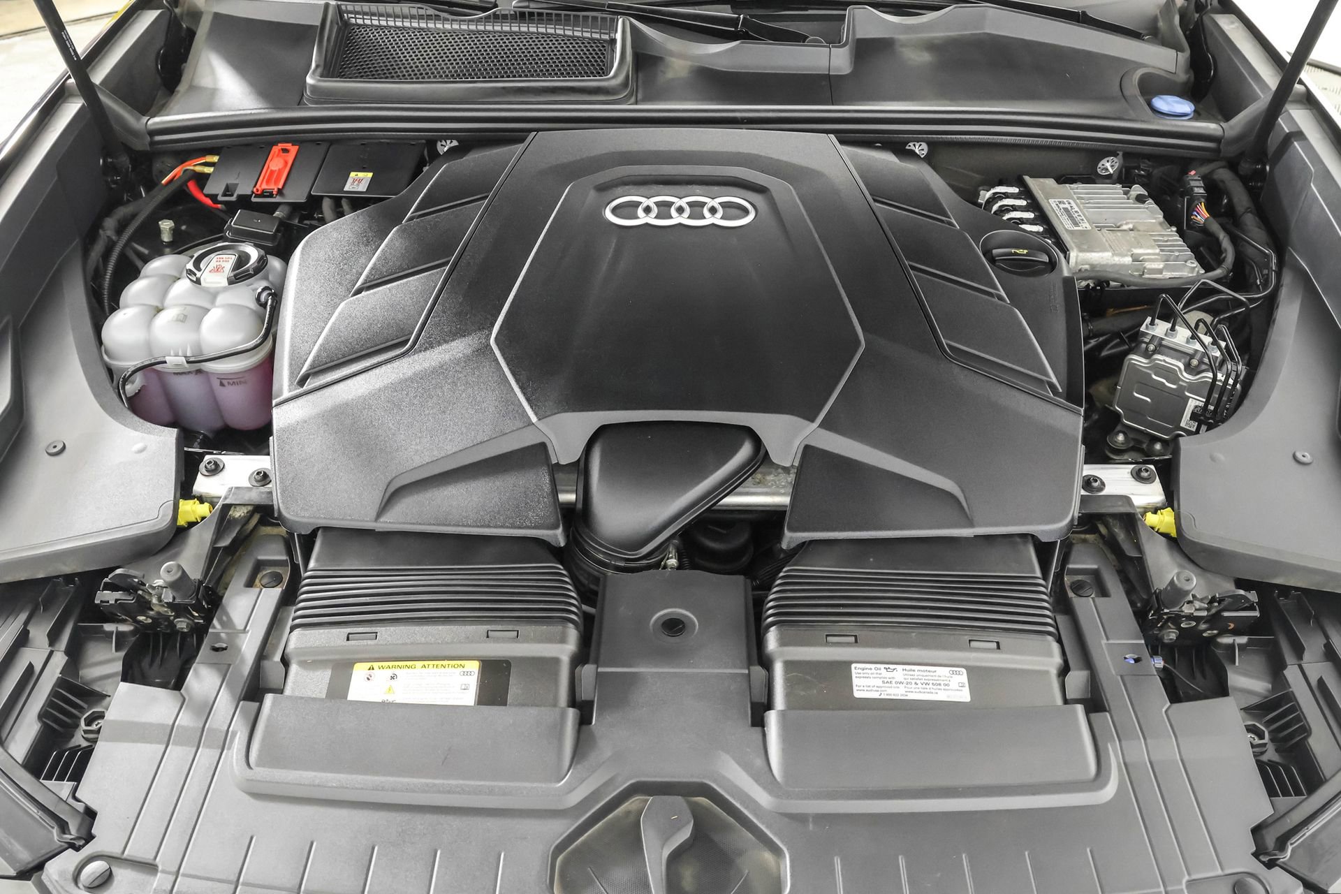 Used 2022 Audi Q8 Premium image 50