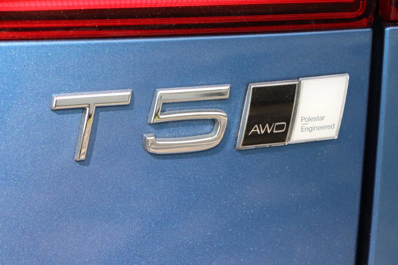 Used 2021 Volvo XC60 T5 R-Design w/ Advanced Package image 5