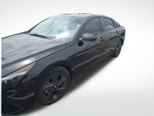 Used 2023 Hyundai Elantra SEL image 3