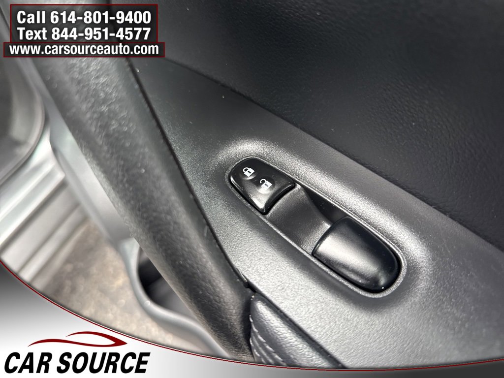 Used 2018 Nissan Rogue SV w/ Premium Package image 39