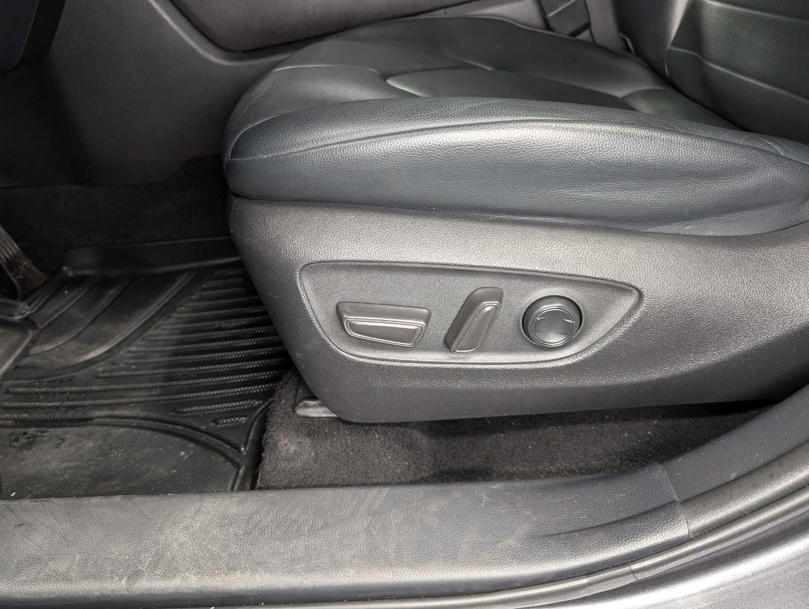 Used 2021 Toyota Highlander XLE AWD/4WD image 44