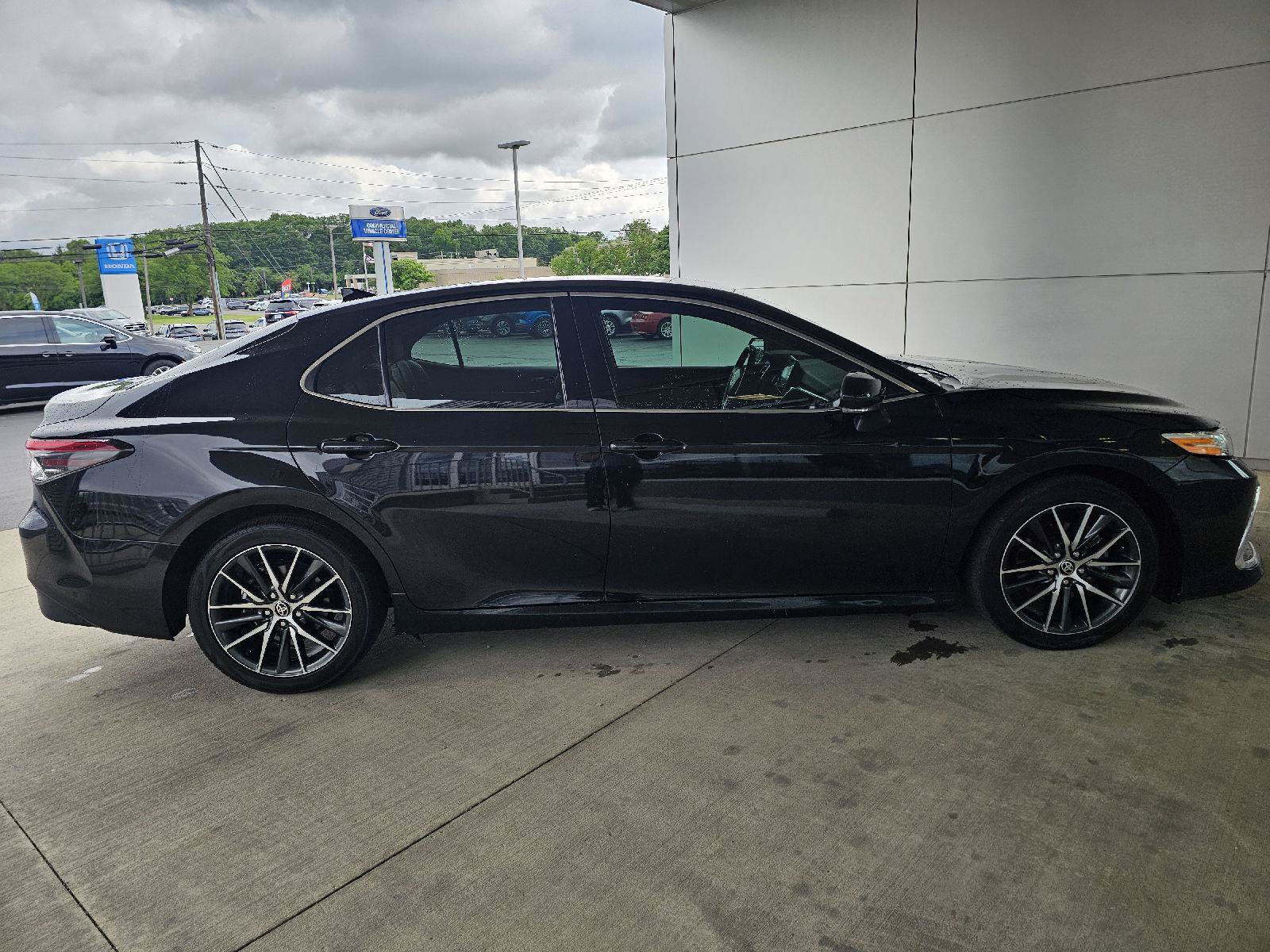 Used 2024 Toyota Camry XLE FWD image 6