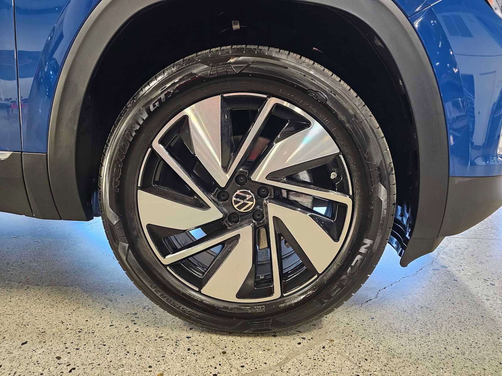 Used 2025 Volkswagen Atlas SEL image 9