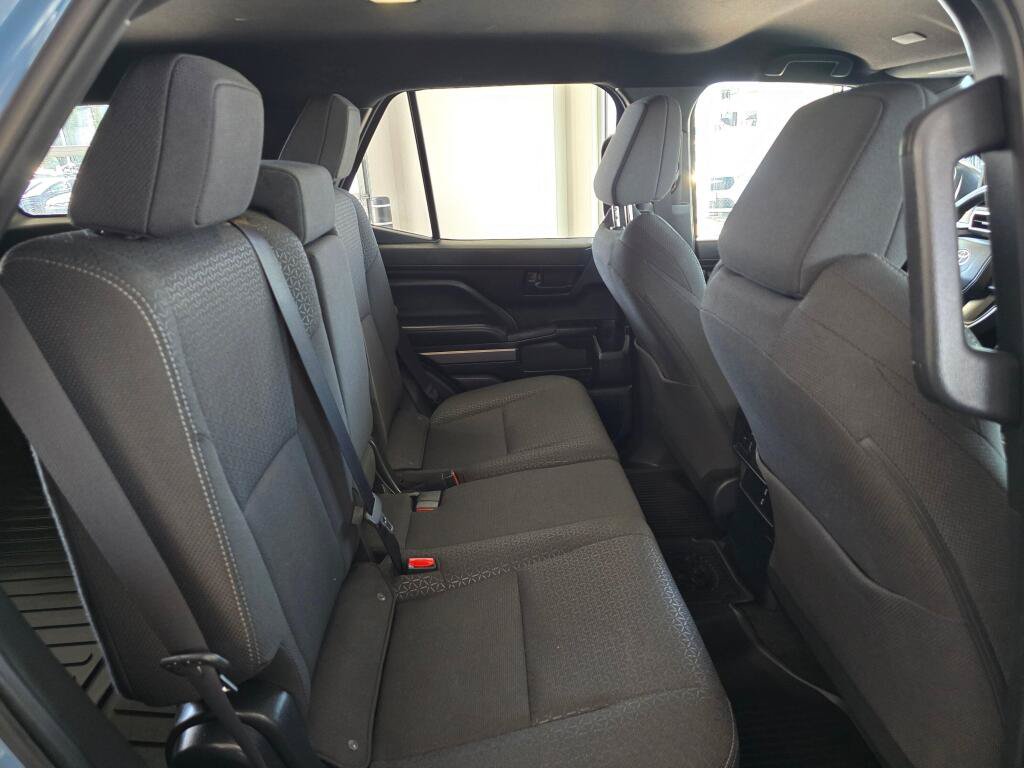 Certified 2025 Toyota 4Runner SR5 AWD/4WD image 38
