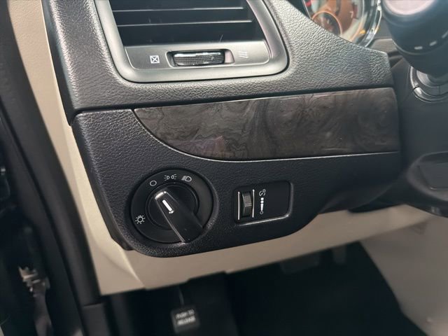 Used 2018 Dodge Grand Caravan SE image 16