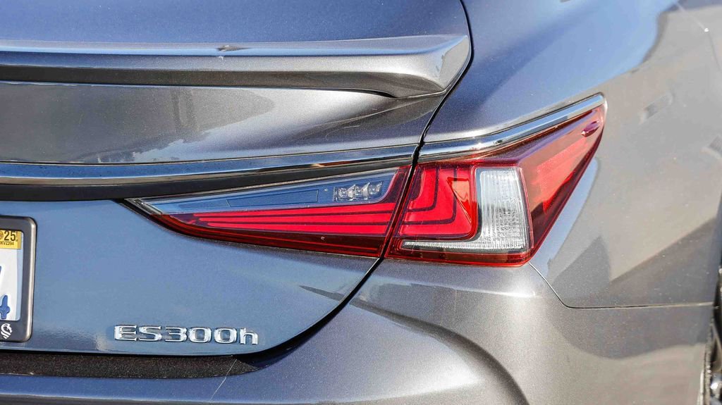 Used 2024 Lexus ES 300h F Sport w/ Accessory Package (Z2) image 10