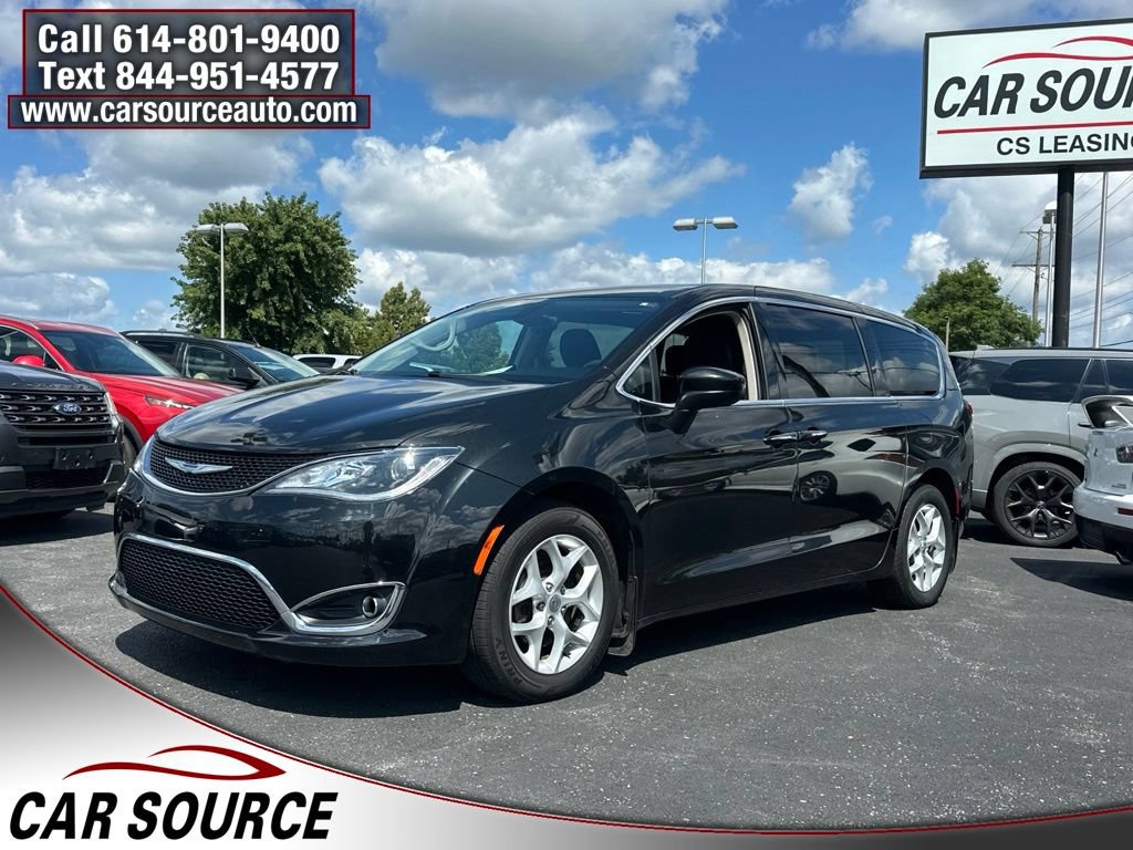 Used 2017 Chrysler Pacifica Touring Plus w/ Tire & Wheel Group FWD image 2