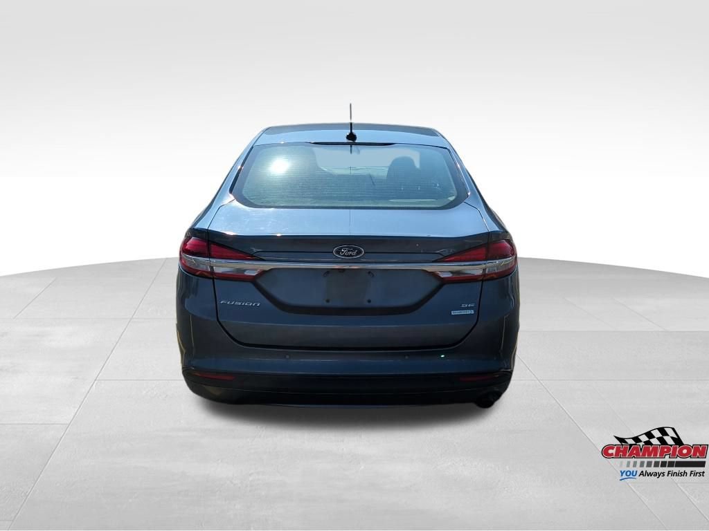 Used 2018 Ford Fusion SE w/ Fusion SE Technology Package FWD image 11