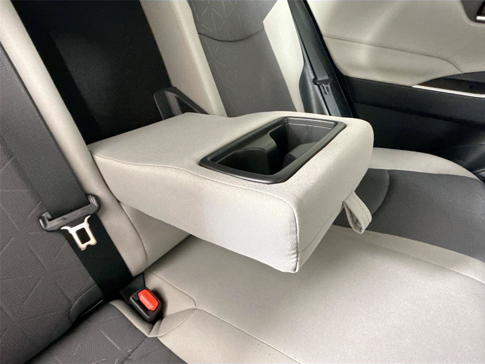 Used 2022 Toyota RAV4 XLE FWD image 37