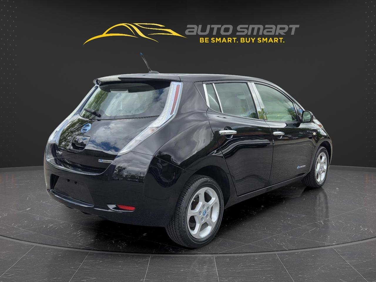 Used 2011 Nissan Leaf SL FWD image 4