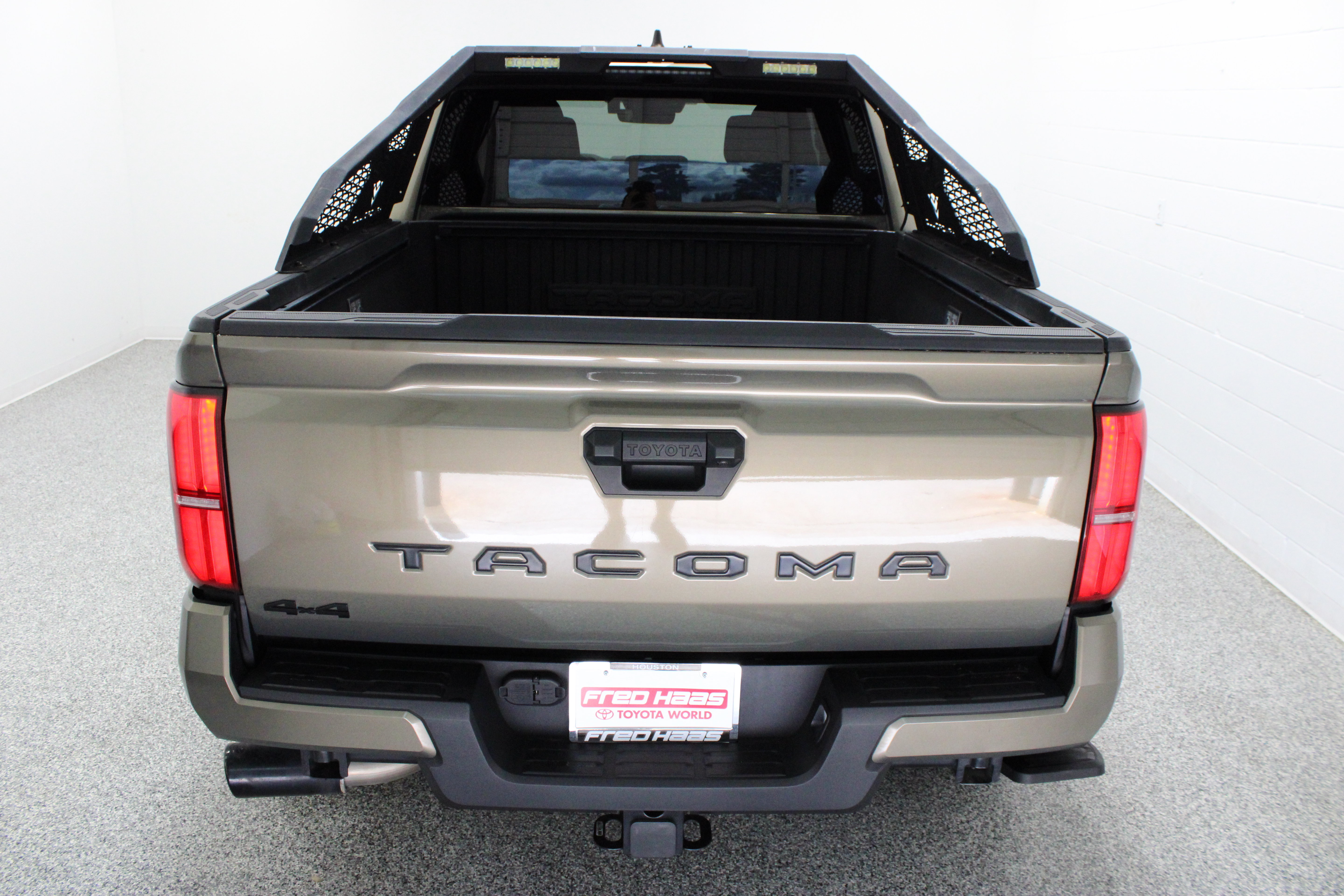 Used 2024 Toyota Tacoma TRD Sport AWD/4WD image 8