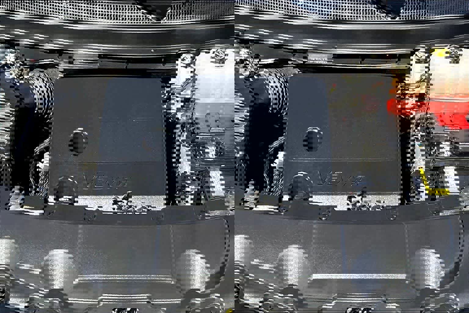 Used 2020 Chevrolet Traverse LS w/ LPO, Blackout Package AWD/4WD image 9