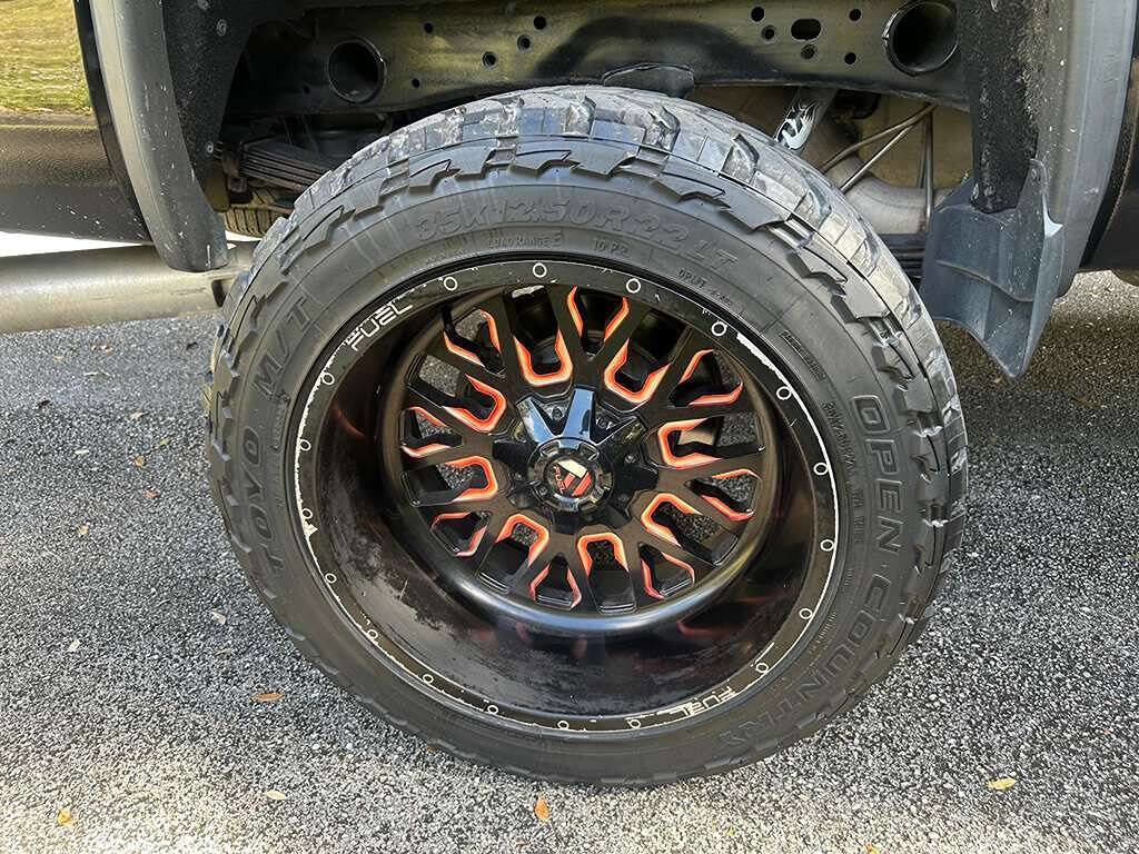 Used 2017 GMC Sierra 2500 Denali w/ Duramax Plus Package AWD/4WD image 22