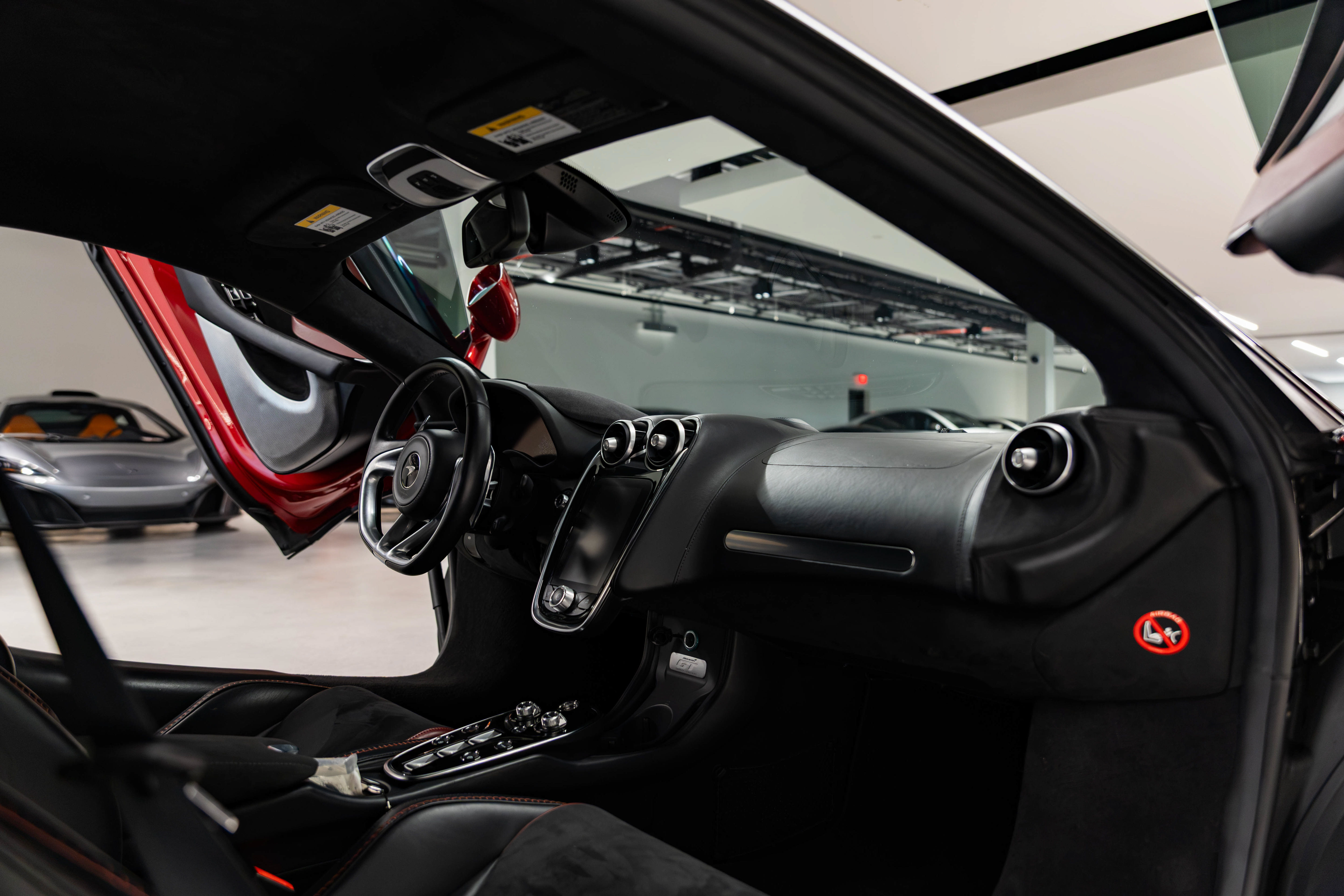 Used 2023 McLaren GT RWD image 19
