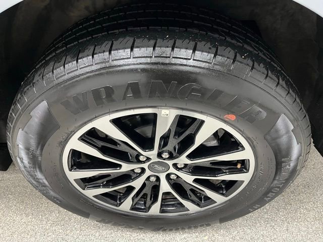 Used 2025 Ford Expedition Platinum AWD/4WD image 16