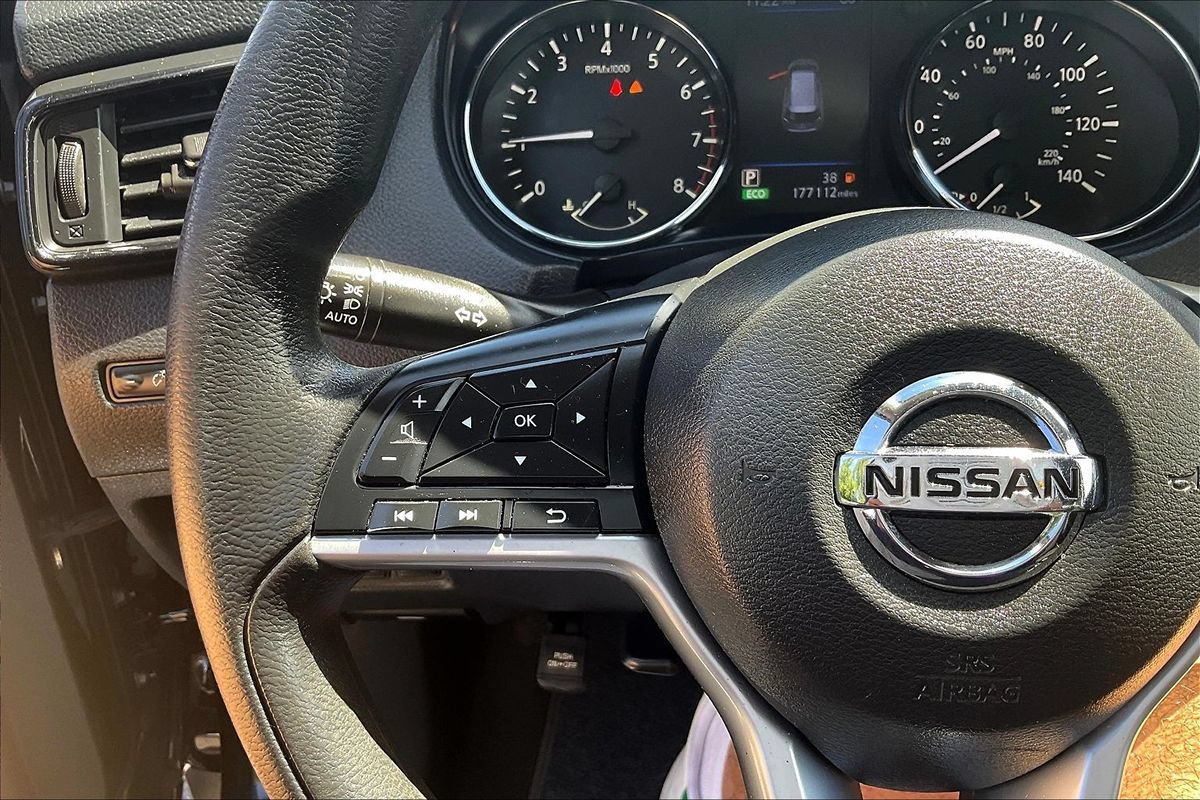 Used 2020 Nissan Rogue S FWD image 11