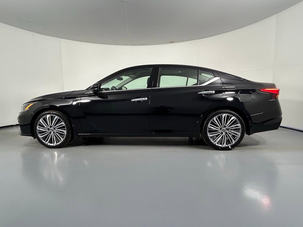 Used 2025 Nissan Altima 2.5 SL FWD image 4