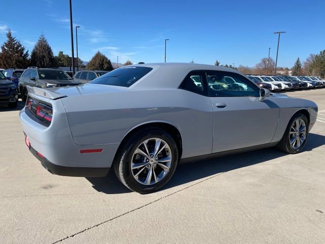 Used 2021 Dodge Challenger SXT image 5