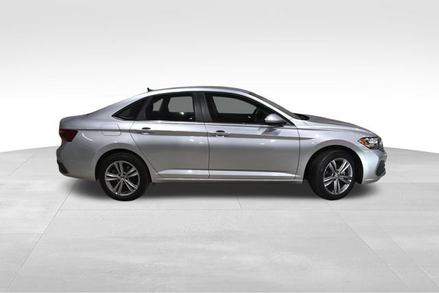 Used 2024 Volkswagen Jetta SE image 3