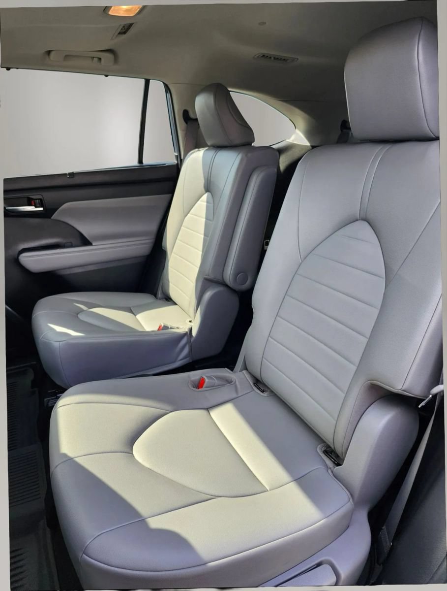 Used 2022 Toyota Highlander XLE AWD/4WD image 18