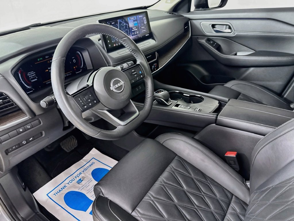 Used 2024 Nissan Rogue Platinum w/ Platinum Premium Package FWD image 9