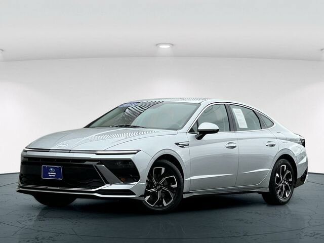 Used 2025 Hyundai Sonata SEL FWD image 2