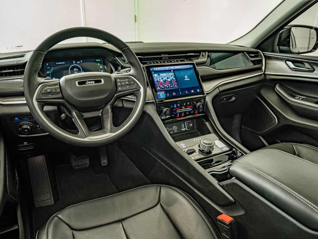 Used 2022 Jeep Grand Cherokee Limited 4xe w/ Luxury Tech Group II AWD/4WD image 31