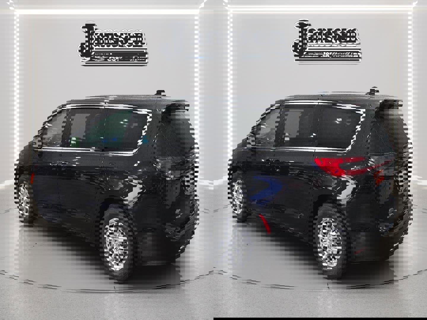 New 2026 Chrysler Pacifica Select image 3