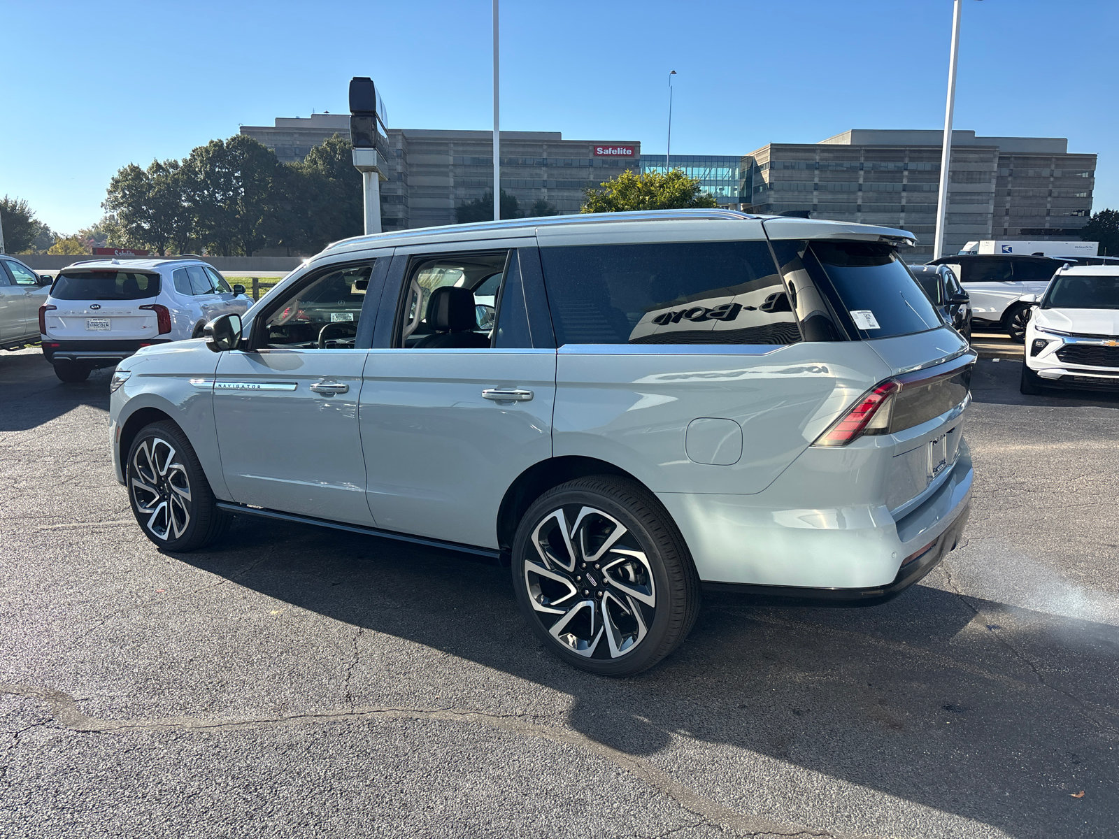 New 2027 Lincoln Navigator Reserve AWD/4WD image 5