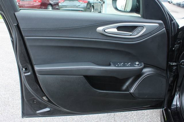 Used 2024 Alfa Romeo Giulia Ti AWD/4WD image 10