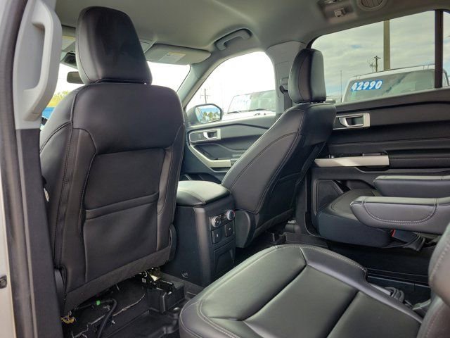 Certified 2022 Ford Explorer XLT w/ Equipment Group 202A image 15