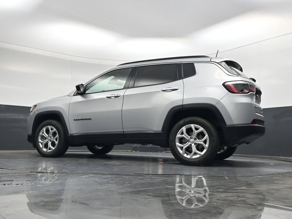 Used 2024 Jeep Compass Latitude AWD/4WD image 38