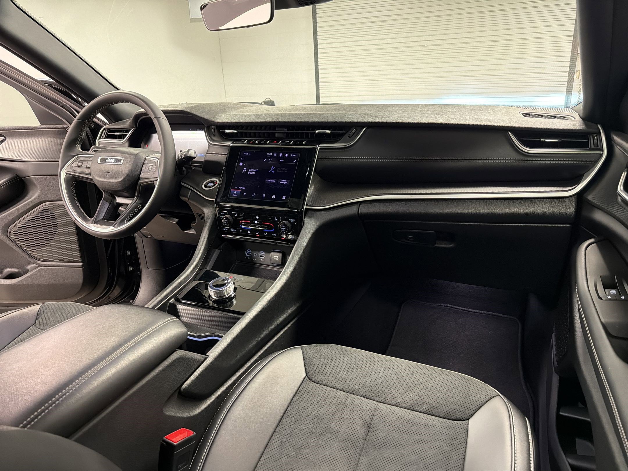 Used 2025 Jeep Grand Cherokee L Altitude image 29