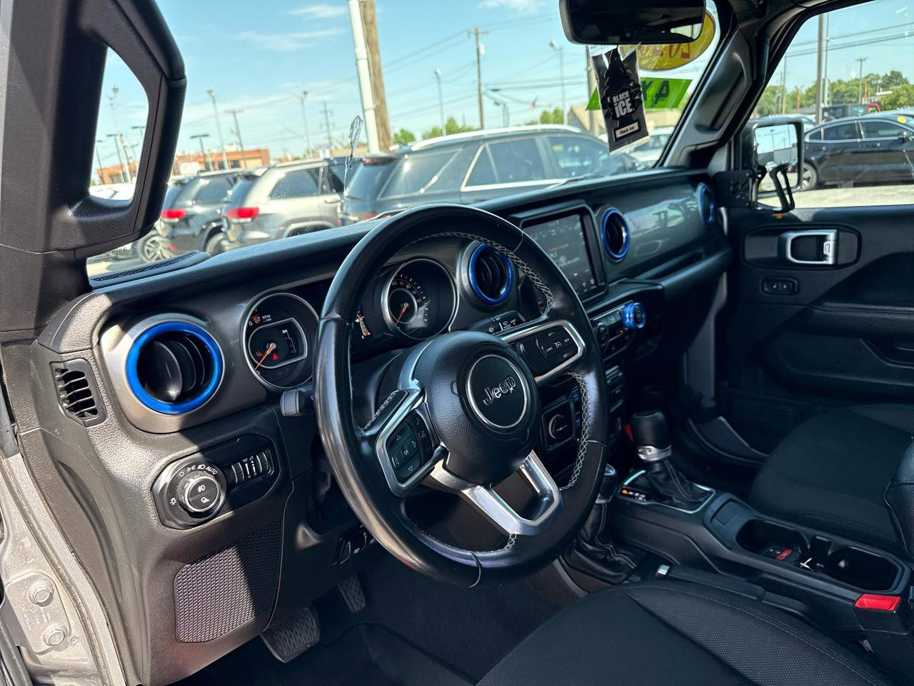 Used 2020 Jeep Gladiator Overland AWD/4WD image 10