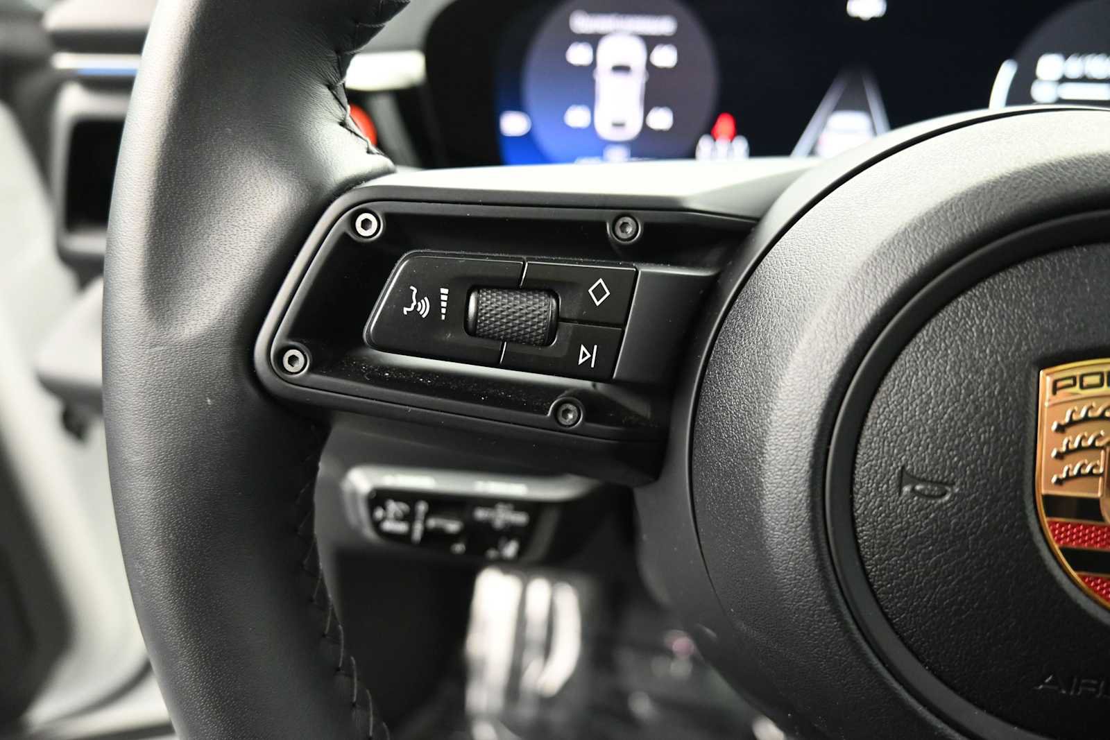 Certified 2025 Porsche Macan Electric RWD image 12