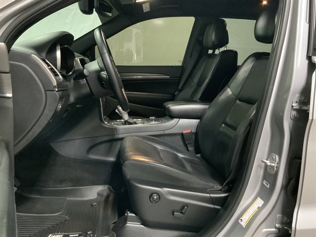 Used 2018 Jeep Grand Cherokee Limited AWD/4WD image 15