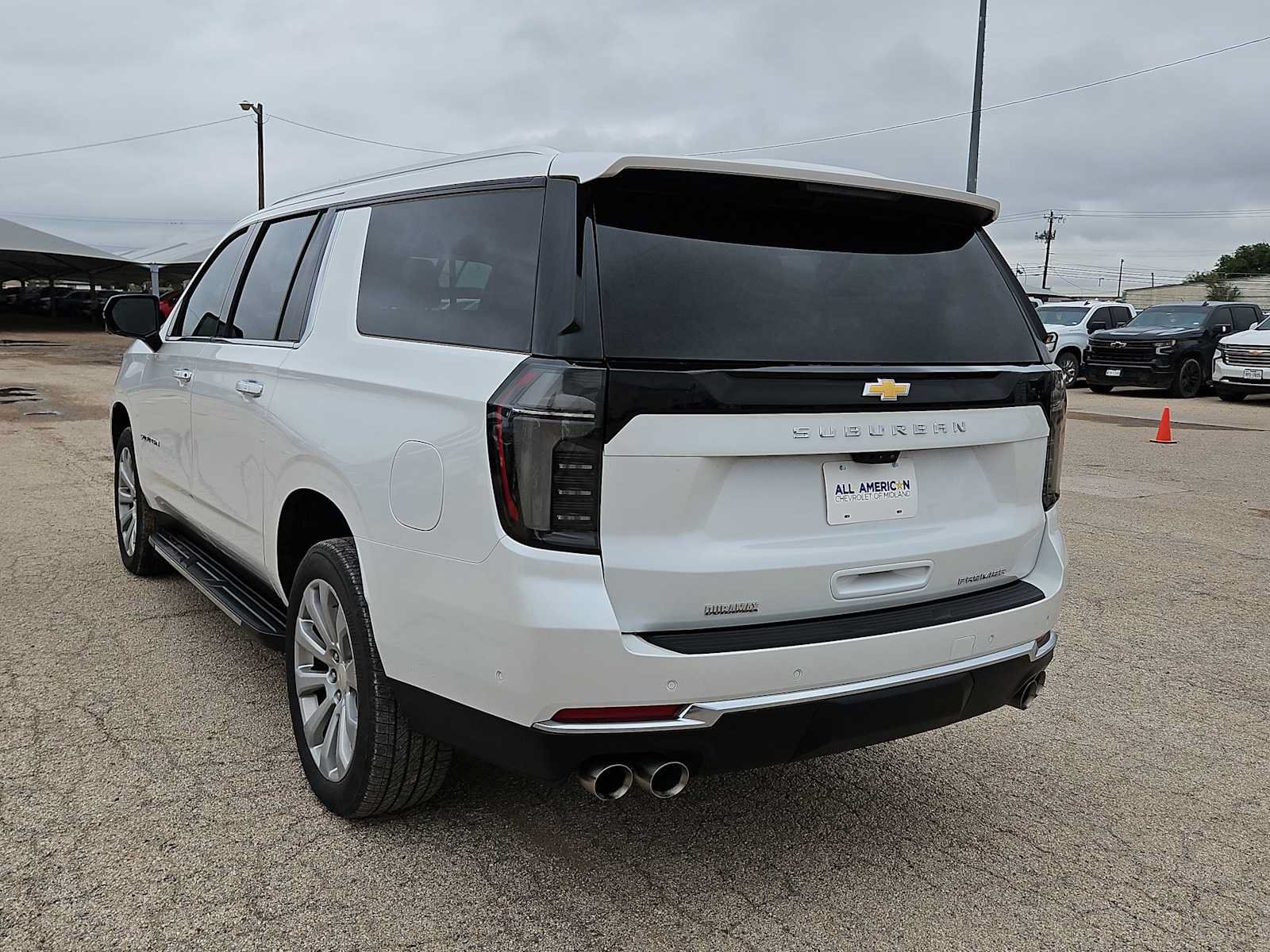 Used 2025 Chevrolet Suburban Premier RWD image 6