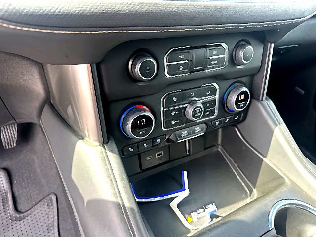 Used 2023 Chevrolet Suburban Premier AWD/4WD image 28