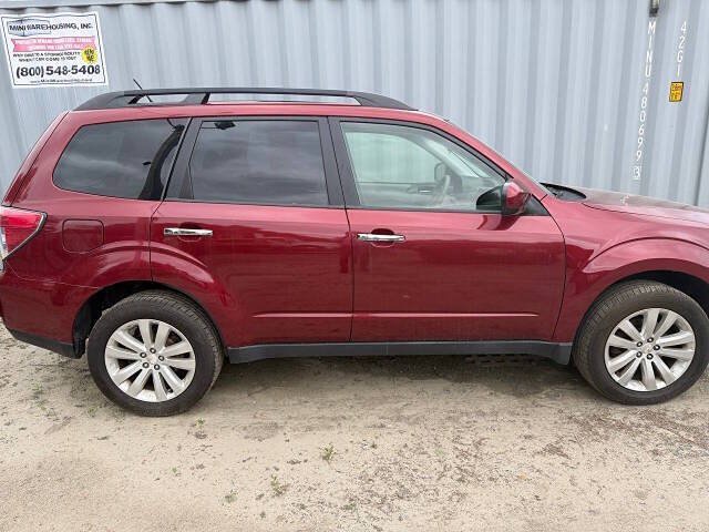 Used 2013 Subaru Forester 2.5X Premium w/ All-Weather Plus Pkg AWD/4WD image 9