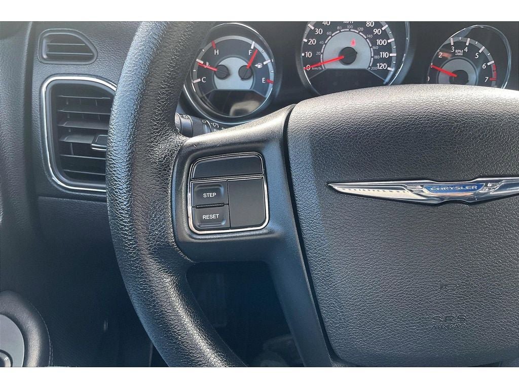 Used 2014 Chrysler 200 LX image 20