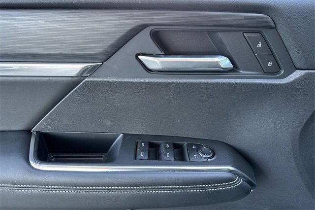 Used 2025 GMC Acadia Elevation image 11