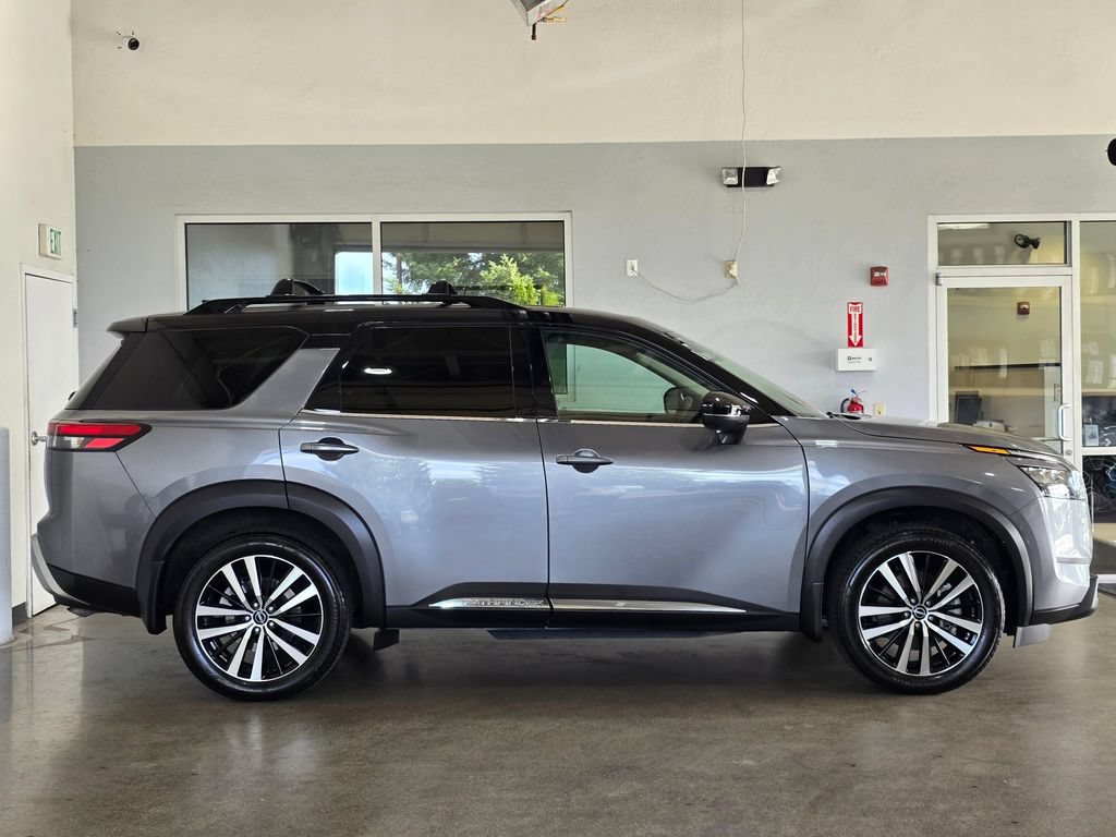 Used 2025 Nissan Pathfinder Platinum AWD/4WD image 4