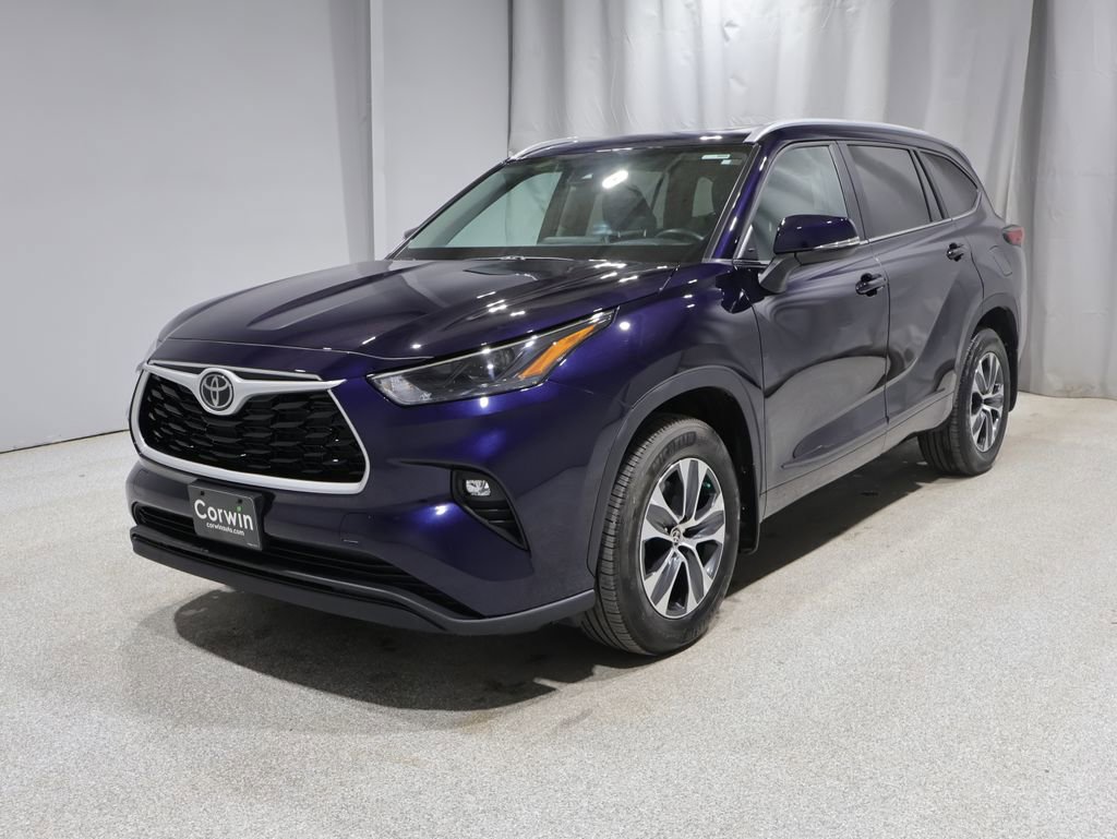 Used 2023 Toyota Highlander XLE image 7