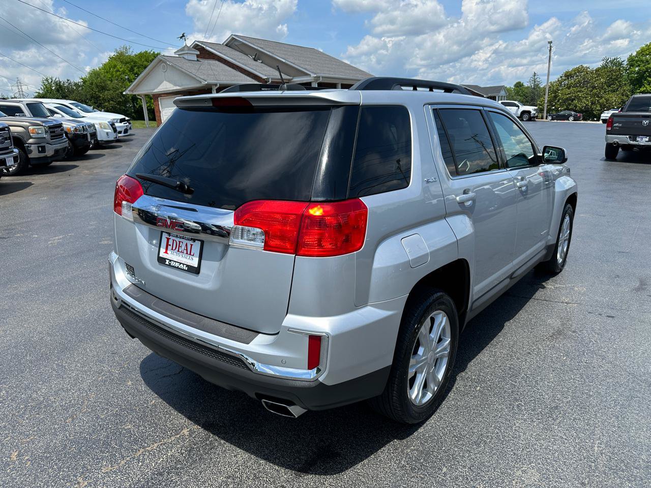 Used 2017 GMC Terrain SLE w/ Driver Alert Package I FWD image 4