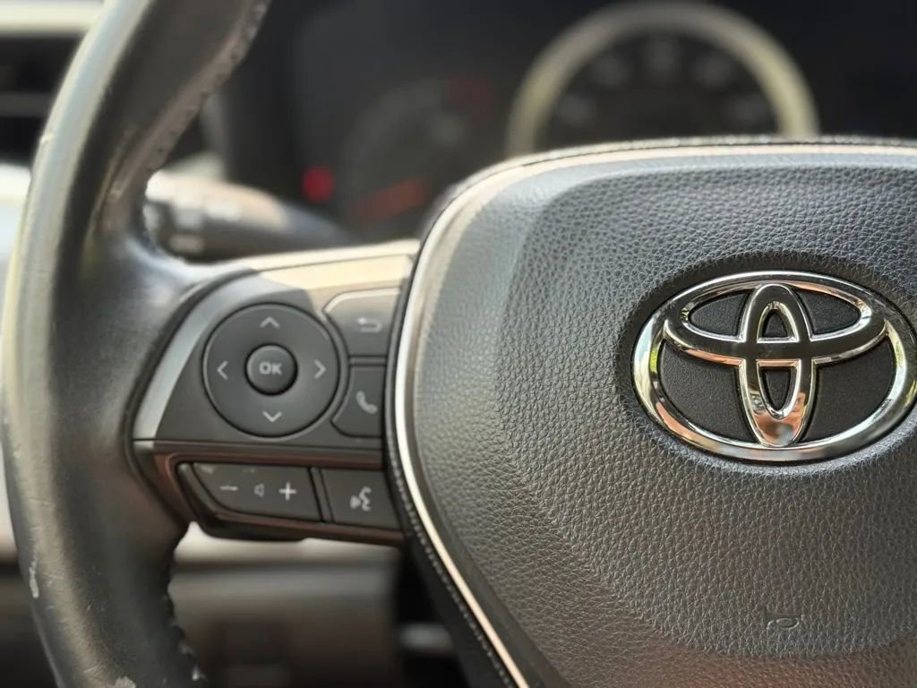 Used 2020 Toyota Corolla SE FWD image 12