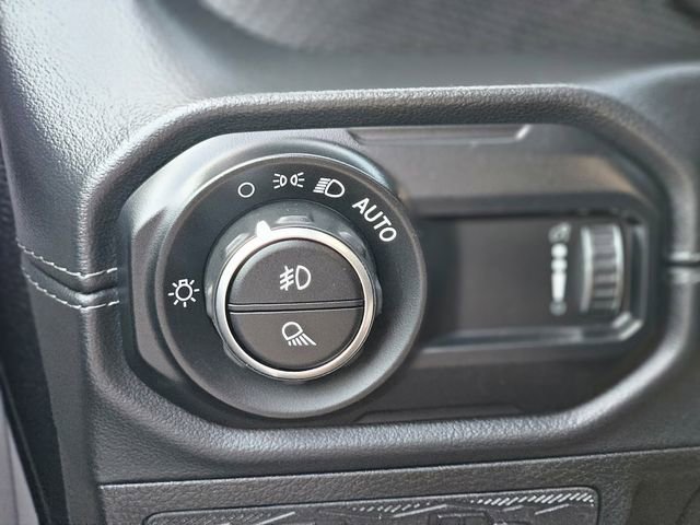 Used 2024 Jeep Gladiator Rubicon w/ Technology Group AWD/4WD image 20