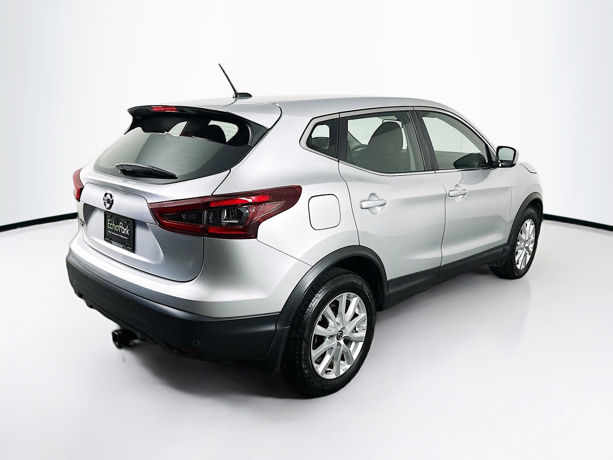 Used 2022 Nissan Rogue Sport S image 9