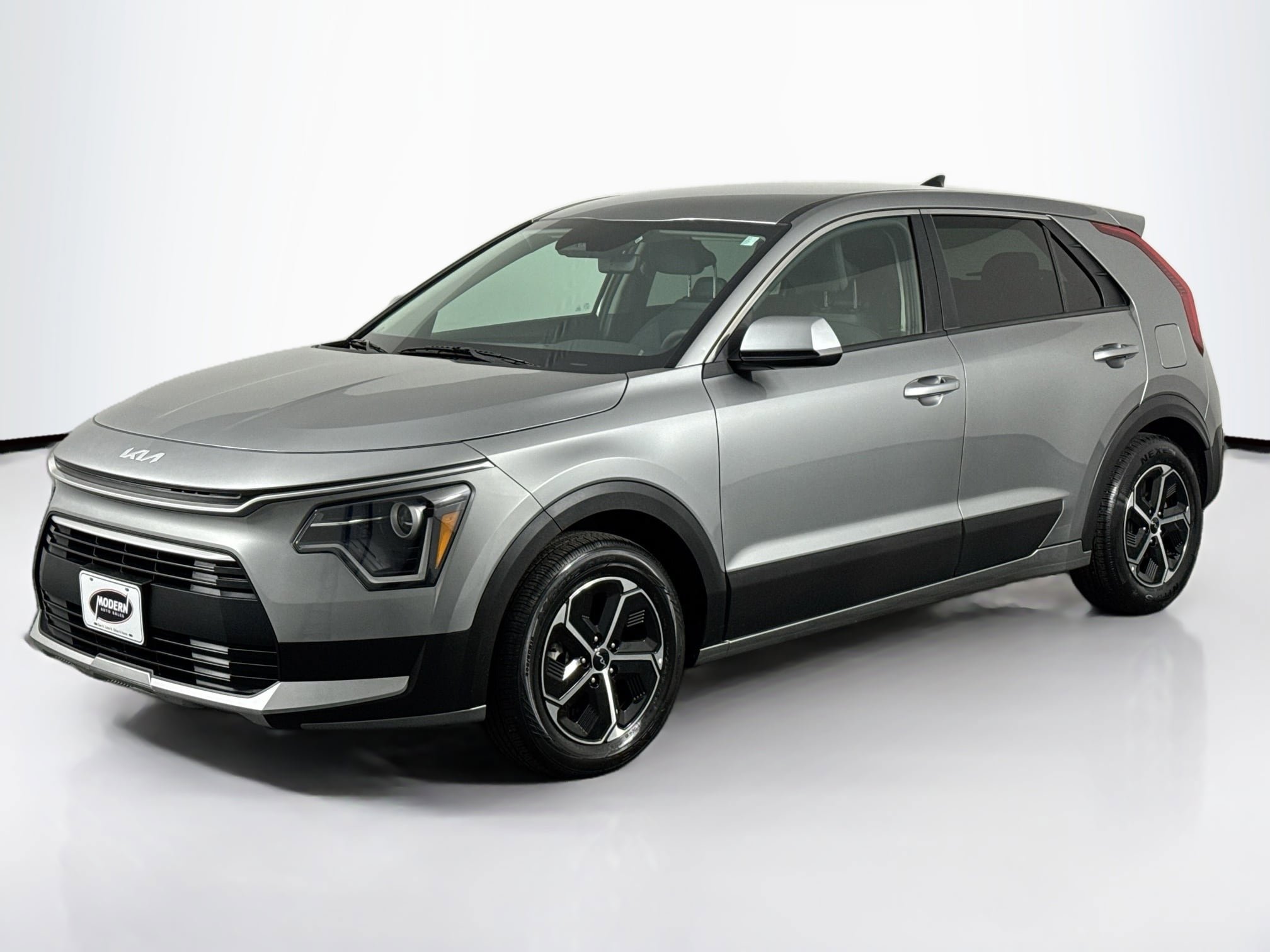 Used 2023 Kia Niro LX image 6