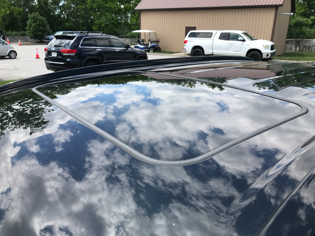 Used 2021 Toyota RAV4 SE w/ Weather & Moonroof Package AWD/4WD image 5