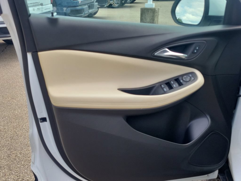 Used 2023 Buick Encore GX Select FWD image 19